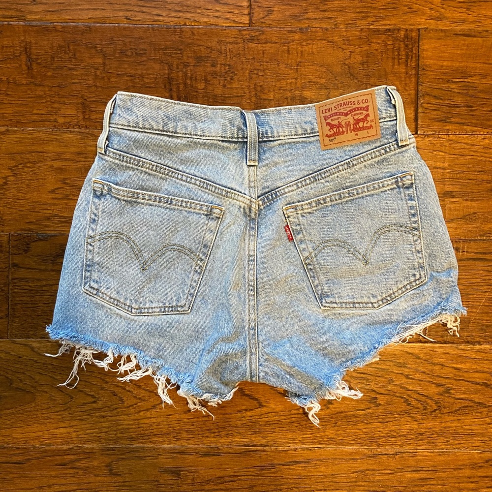 Levi’s 501 High Rise Light Wash Denim Cutoff Short - Size W26